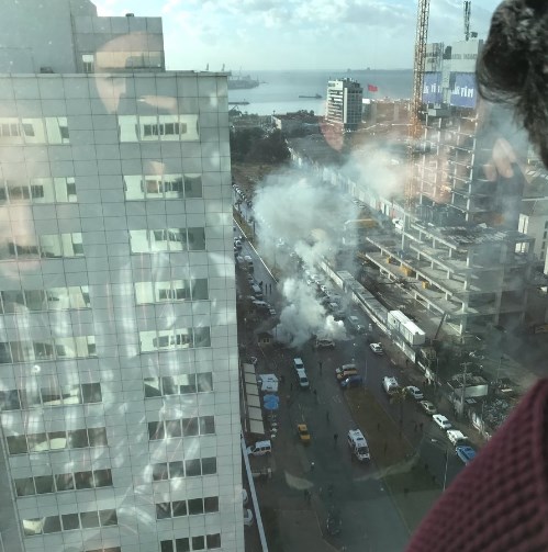 Son Dakika Haberi... İzmir Adliyesi yakınında patlama ( İzmir'de patlama, şehitlerimizin kimlikleri belli oldu )